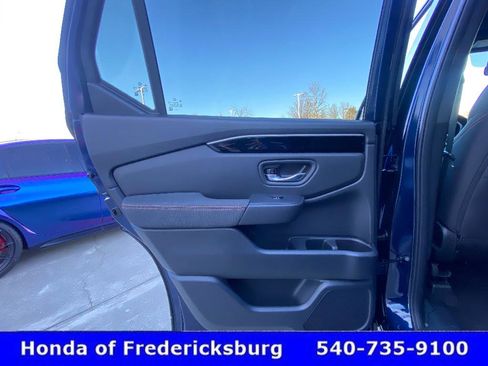 Certified 2025 Honda Pilot Sport image 17