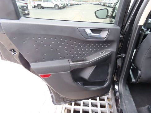 Used 2020 Ford Escape SE image 19