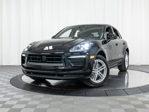 Used 2025 Porsche Macan image 29