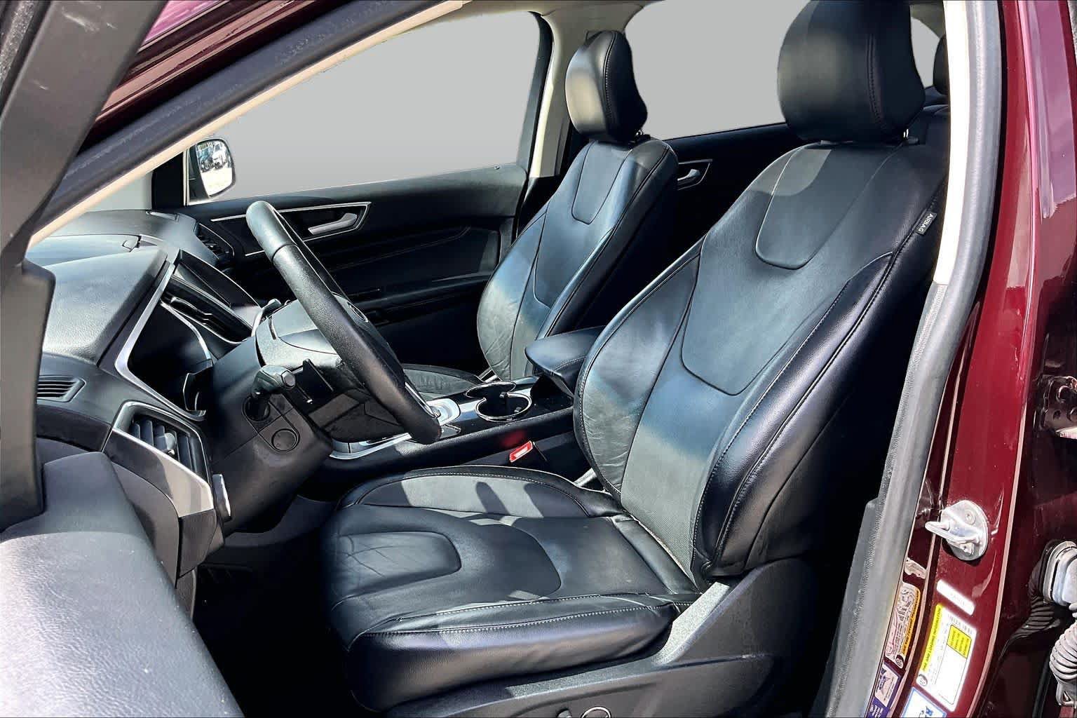Used 2018 Ford Edge Titanium w/ Equipment Group 302A FWD image 8