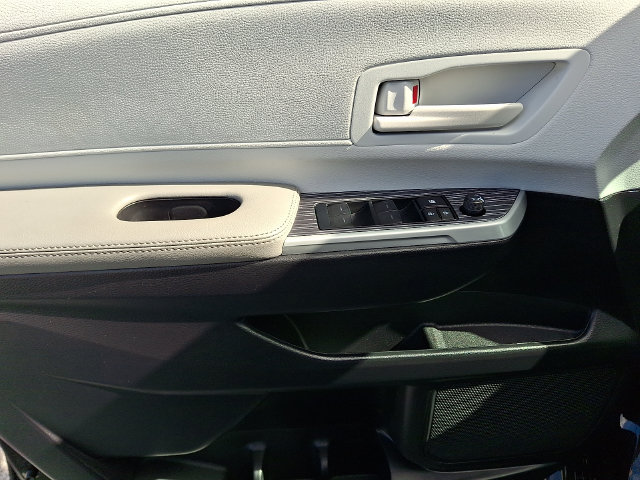Certified 2025 Toyota Sienna LE AWD/4WD image 13