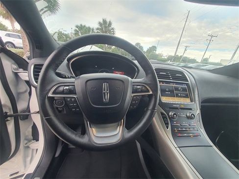 Used 2019 Lincoln Nautilus FWD image 16