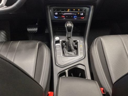 Certified 2022 Volkswagen Tiguan SE FWD image 39