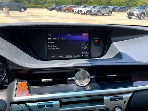 Used 2018 Lexus ES 350 w/ Luxury Package w/Wood Trim FWD image 33