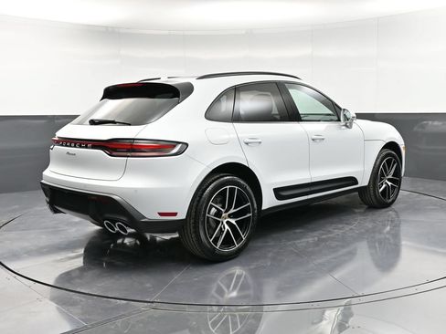Certified 2026 Porsche Macan AWD/4WD image 8
