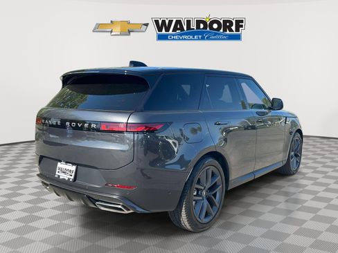Used 2025 Land Rover Range Rover Sport SE image 6