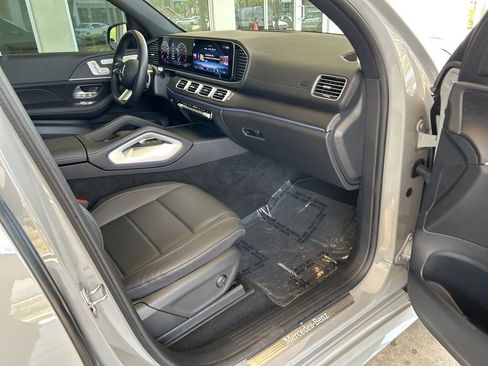 Used 2025 Mercedes-Benz GLS 450 4MATIC w/ AMG Line Exterior image 21