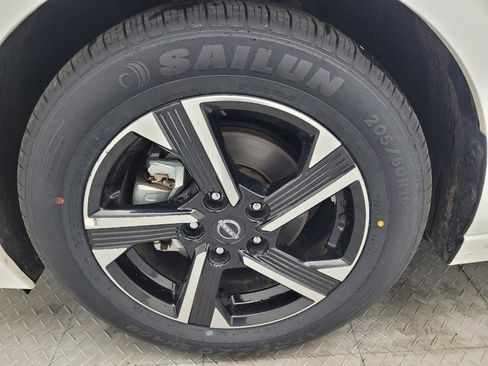 Used 2025 Nissan Sentra SV FWD image 31