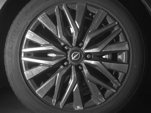 Used 2025 Nissan Altima 2.5 SV FWD image 13