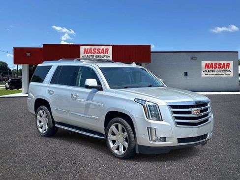 Used 2019 Cadillac Escalade Luxury AWD/4WD image 3