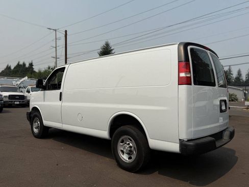Used 2020 Chevrolet Express 2500 w/ Communications Package RWD image 8