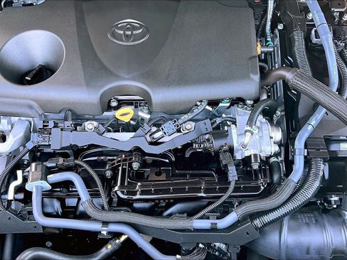 Used 2023 Toyota Highlander XLE AWD/4WD image 32