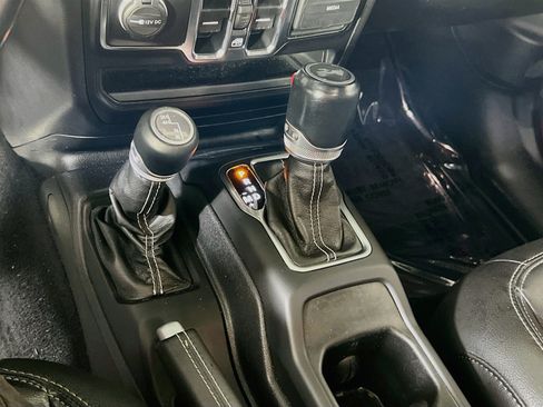 Used 2021 Jeep Wrangler Unlimited Sahara w/ LED Lighting Group AWD/4WD image 16