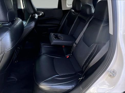 Used 2018 Jeep Compass Latitude FWD image 17
