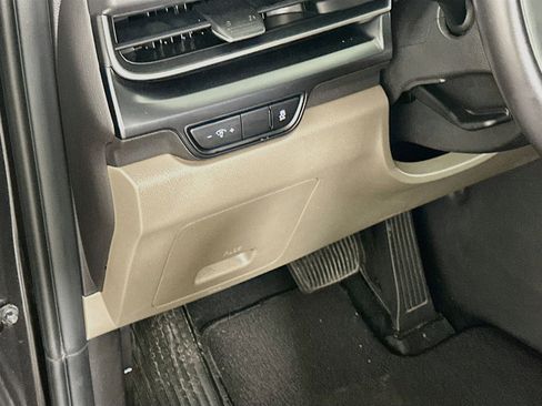 Used 2025 Kia Carnival FWD image 17
