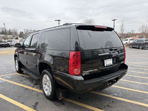 Used 2014 GMC Yukon XL SLT w/ SLT Chrome Package image 4