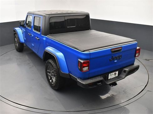 New 2025 Jeep Gladiator Sport image 15