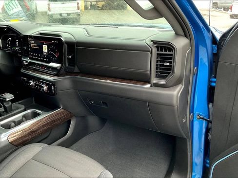 Used 2024 GMC Sierra 1500 Elevation w/ Preferred Package AWD/4WD image 17