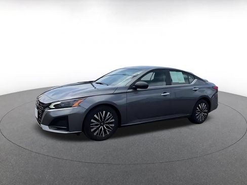 Used 2025 Nissan Altima 2.5 SV FWD image 7