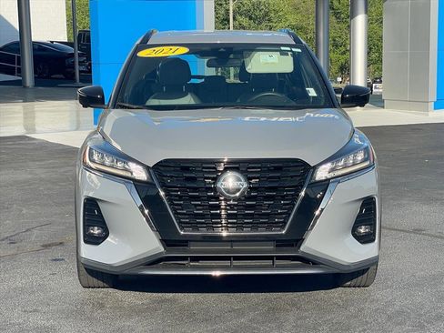 Used 2021 Nissan Kicks SR w/ SR Premium Package FWD image 2