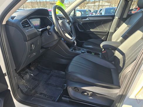 Used 2024 Volkswagen Tiguan SE image 14