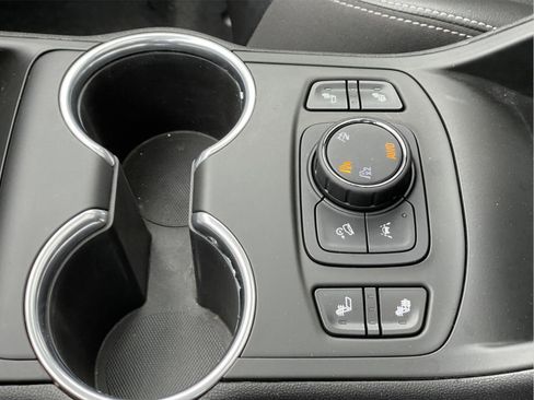 Used 2022 GMC Terrain SLT image 31