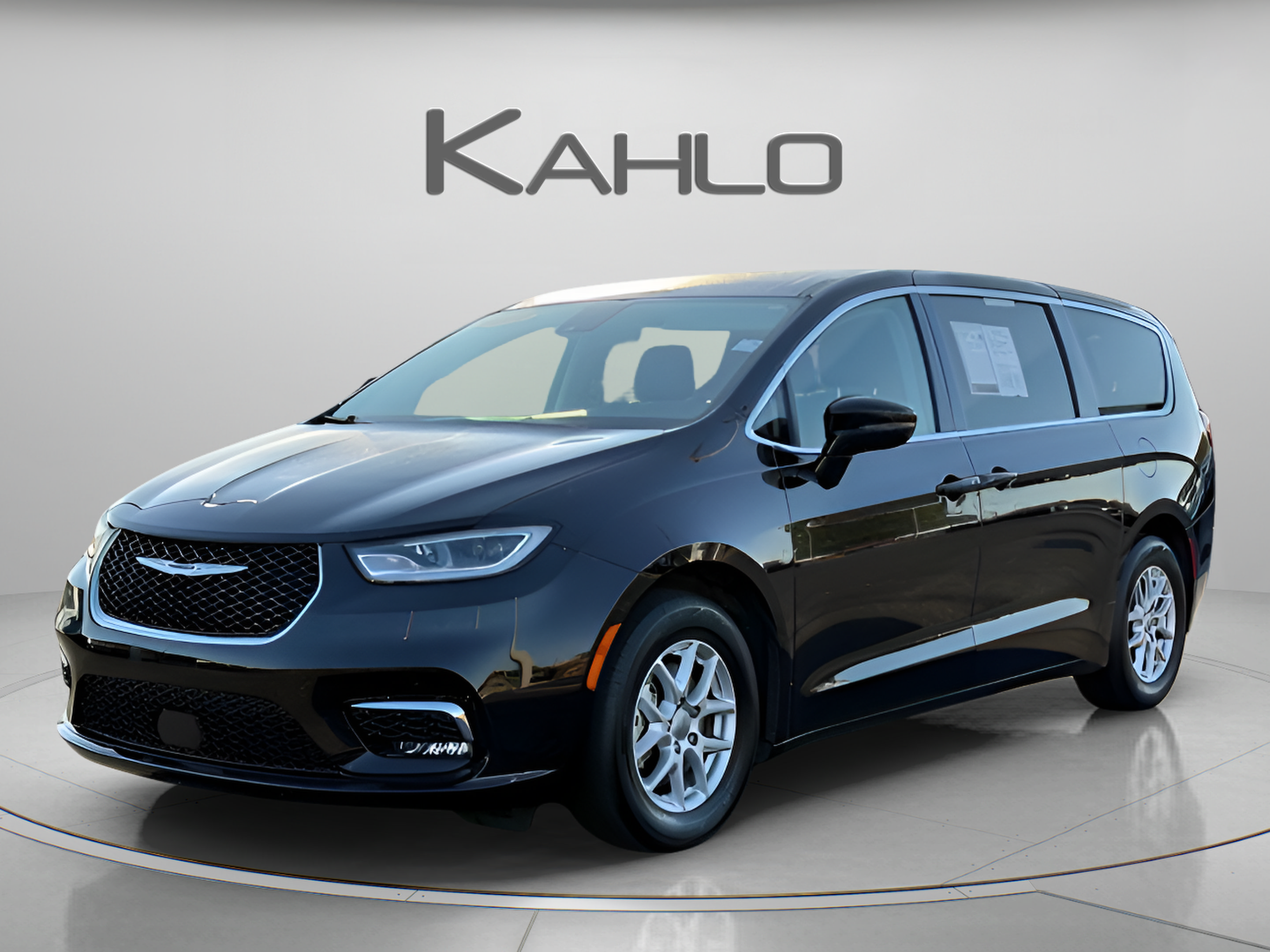 Used 2024 Chrysler Pacifica Touring-L FWD image 1