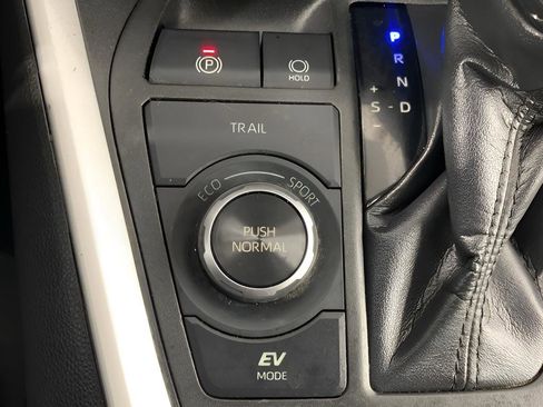 Used 2022 Toyota RAV4 XLE image 31