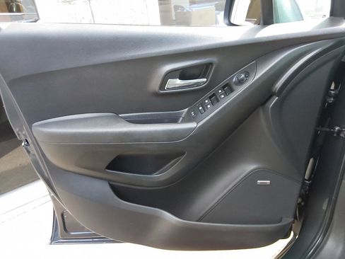 Used 2016 Chevrolet Trax LT w/ LT Sun and Sound Package image 19