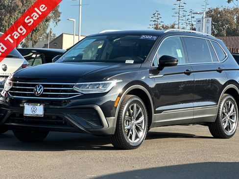 Certified 2022 Volkswagen Tiguan SE w/ Panoramic Sunroof Package image 8