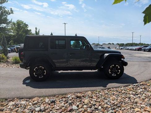 Used 2025 Jeep Wrangler Unlimited Rubicon AWD/4WD image 6