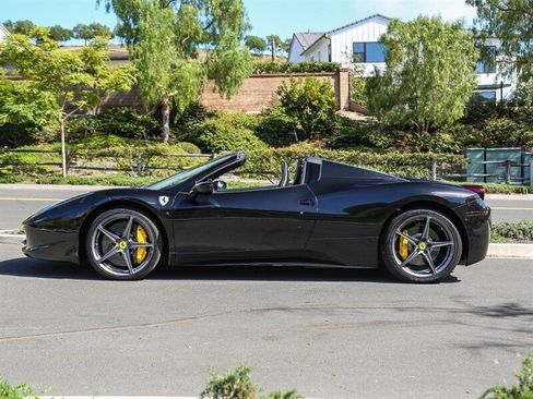 Used 2013 Ferrari 458 Spider RWD image 11