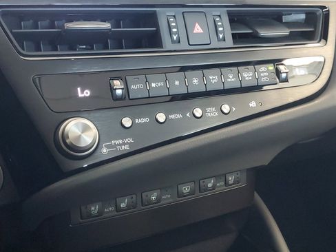 Used 2025 Lexus ES 350 Ultra Luxury w/ Accessory Package (Z2) FWD image 33