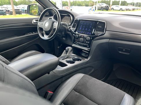 Used 2020 Jeep Grand Cherokee Altitude RWD image 16