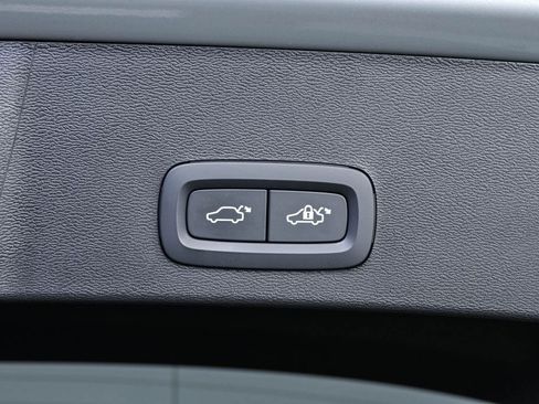 Certified 2026 Volvo XC40 B5 Plus AWD/4WD image 32