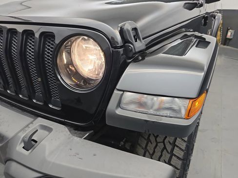 Used 2022 Jeep Wrangler Unlimited Sahara image 15