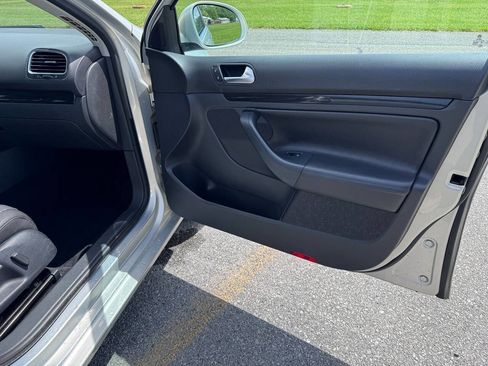 Used 2012 Volkswagen Jetta TDI FWD image 16