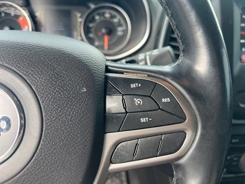 Used 2020 Jeep Cherokee Latitude Plus w/ Cold Weather Group AWD/4WD image 37
