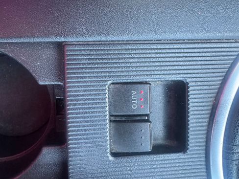 Used 2006 MAZDA MX-5 Miata 3rd Generation Limited image 18