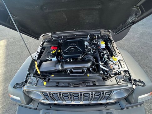 Used 2025 Jeep Wrangler Sport S image 32