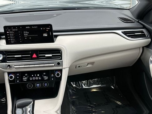 Used 2025 Genesis G70 2.5T image 36