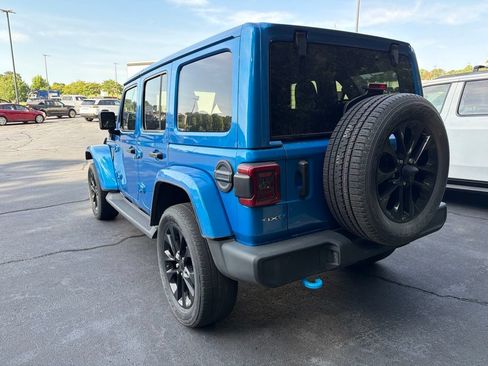 Used 2023 Jeep Wrangler Unlimited Sahara w/ Cold Weather Group AWD/4WD image 10