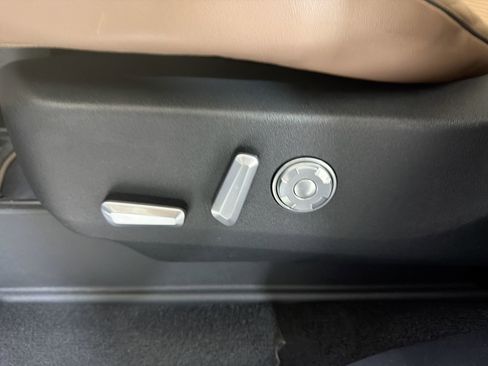 Used 2025 Lincoln Navigator Black Label image 11