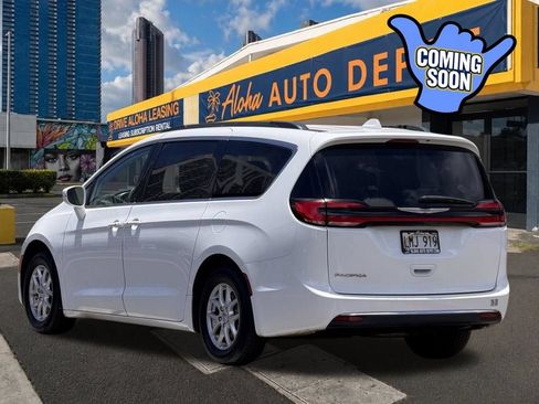 Used 2022 Chrysler Pacifica Touring-L FWD image 3