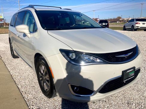 Used 2019 Chrysler Pacifica Touring-L Plus w/ Advanced Safetytec Group image 4