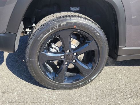 New 2025 Jeep Grand Cherokee Altitude image 5