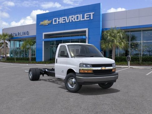 New 2026 Chevrolet Express 4500 w/ Power Convenience Package RWD image 7