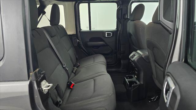 Used 2023 Jeep Wrangler Unlimited Sahara AWD/4WD image 19