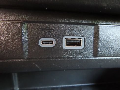 Used 2024 Chevrolet Colorado Trail Boss w/ Technology Package AWD/4WD image 7