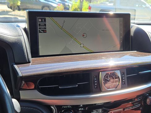 Certified 2019 Lexus LX 570 4WD image 20